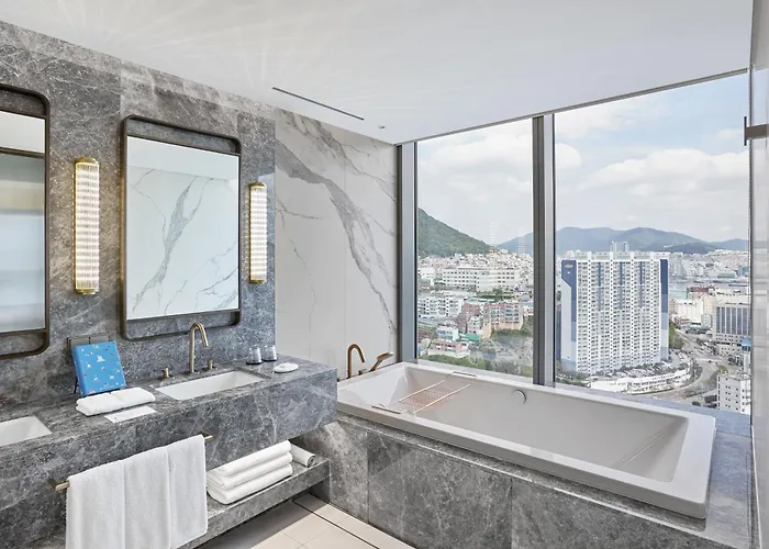 Wyndham Grand Hotel 5*